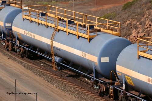0014 Comeng WA 050315 0239
Redbank Bridge, elevated view of empty 116 kL fuel tanks all built by Comeng in both NSW and WA, 0014 and 0013 and others in the BHP blue and white livery.
Keywords: Comeng-WA;BHP-tank-waggon;