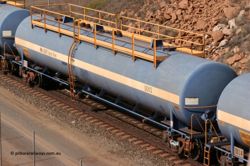 0013 Comeng WA 050315 0240
Redbank Bridge, elevated view of empty 116 kL fuel tanks all built by Comeng in both NSW and WA, 0013 and others in the BHP blue and white livery.
Keywords: Comeng-WA;BHP-tank-waggon;