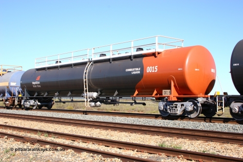 0015 Comeng WA 050704 3979
Bing Siding, empty 116 kL Comeng WA built tank waggon 0015 from 1974-5, one of six such tank waggons, wearing the BHP Billiton Earth livery.
Keywords: Comeng-WA;BHP-tank-waggon;
