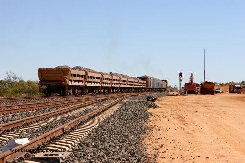 8704 Difco USA 060501 3903
Tabba Siding, a string of Difco side dumps on the rear of a loaded ballast train.
Keywords: Difco-Ohio-USA;GML;BHP-ballast-waggon;