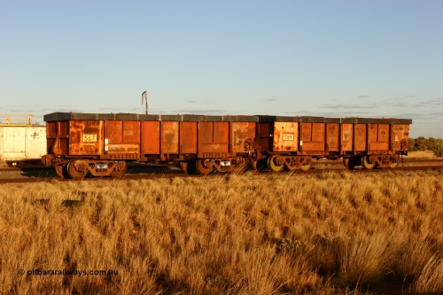 0567 BHP OCRS 060618 6219
Flash Butt yard, modified original Magor USA built Oroville waggons 567 and 589, cut down and covered for use as indexing waggons at Finucane Island car dumpers, note the original ODCX marking visible.
Keywords: Magor-USA;Oroville;BHP-index-waggon;