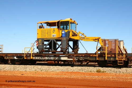 6203 Comeng WA 080621 2727
Gillman Siding, rail recovery and transport train flat waggon #1, rear lead off waggon 6203, built by Comeng WA in January 1977. The straddle crane is a newish unit built by Vaia Car model no. TCR-V and the four wheels are chain driven, replacing the original Gemco hydraulic unit.
Keywords: Comeng-WA;BHP-rail-train;