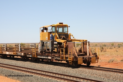 6203 Comeng WA 081217 0458
Woodstock Siding, rail recovery and transport train flat waggon #1, rear lead off waggon 6203, built by Comeng WA in January 1977 under order number 07-M-282 RY. The straddle crane is a newish unit built by Vaia Car model no. TCR-V and the four wheels are chain driven, replacing the original Gemco hydraulic unit.
Keywords: Comeng-WA;BHP-rail-train;