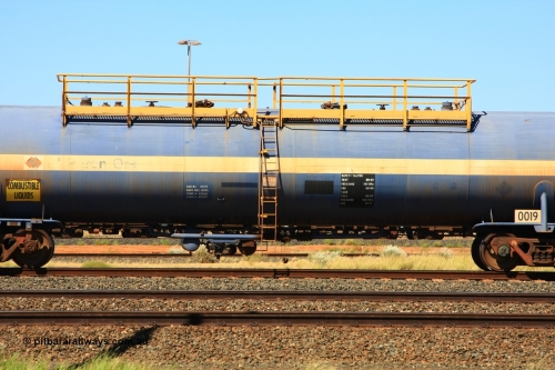 0019 Comeng NSW 110411 09991
Nelson Point, fuel tank waggon 0019 82 kL capacity, built by Comeng for BP as RTC 1, first of two such tanks, used on Mt Newman line, unsure when converted to 0019.
Keywords: Comeng-NSW;BP-Oil;RTC1;BHP-tank-waggon;