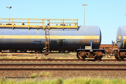 0007 Comeng NSW 110411 10008
Nelson Point, empty 82 kL Comeng NSW built tank waggon 0007 one of six such tank waggons built in 1970-71.
Keywords: Comeng-NSW;BHP-tank-waggon;