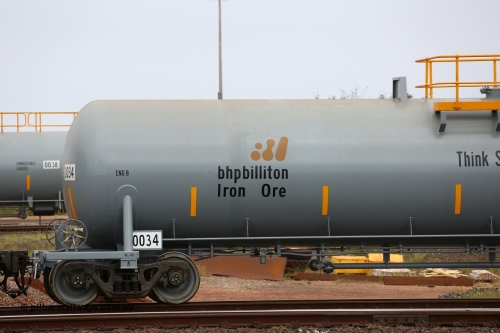 0034 CNR - QRRS China 150523 8214
Nelson Point, empty 116 kL CNR-QRRS of China built tank waggon 0034, one of a second batch delivered in 2015, detail view of the B end.
Keywords: CNR-QRRS-China;BHP-tank-waggon;