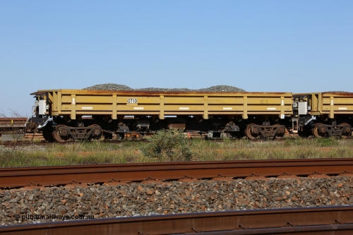 0710 CNR - QRRS China 150619 9075
Flash Butt yard, CNR-QRRS of China built side dump waggons, built and delivered around 2011-12, waggon 0710 loaded with fines for sheeting.
Keywords: CNR-QRRS-China;BHP-ballast-waggon;