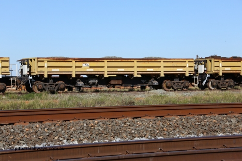 0706 CNR - QRRS China 150619 9078
Flash Butt yard, CNR-QRRS of China built side dump waggons, built and delivered around 2011-12, waggon 0706 loaded with fines for sheeting.
Keywords: CNR-QRRS-China;BHP-ballast-waggon;