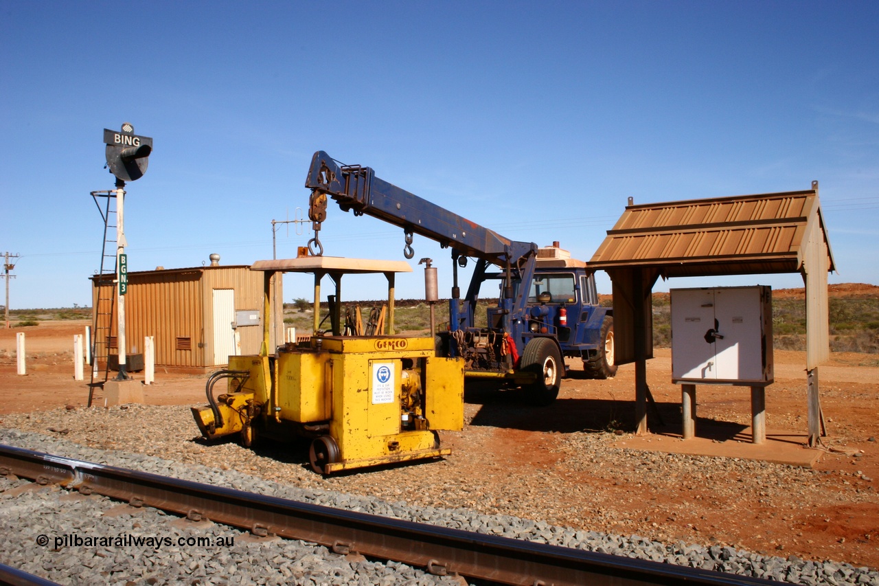 050518 2206
Bing Siding, a Gemco sleeper inserter track machine attached to a BHB type crane painted in BHP blue await another work day. 18th May 2005.
Keywords: track-machine;