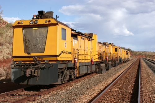 050421 1625
Hesta Siding backtrack, Speno Australia's two 24 stone rail grinders coupled together before they had id stickers fitted, the front unit was later stickered as RG 2, the rear unit was stickered as RG 1 and is serial M20. 21st April 2005.
Keywords: Speno;RR24;track-machine;