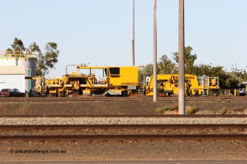 050801 4719
Nelson Point yard, ballast regulator BR 33 a Plasser Australia model SSP 302 unit serial M486. 1st August 2005.
Keywords: BR33;Plasser-Australia;SSP-302;M486;track-machine;