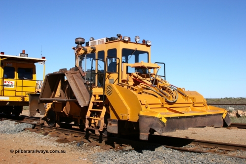 050801 4755
Flash Butt yard, a Knox Kershaw KBR 850 ballast regulator. 1st August 2005.
Keywords: Knox-Kershaw;KBR-850;track-machine;