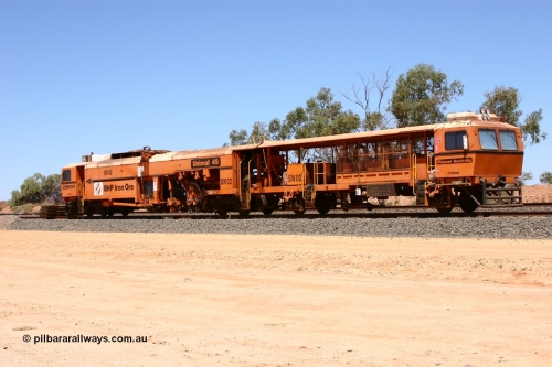 050917 5518
Coon Siding, on the truncated passing siding following a derailment Switch Tamper SW 02 is a Plasser Australia model Unimat S4 switch tamper. 17th September 2005.
Keywords: SW02;Plasser-Australia;Unimat-4S;track-machine;