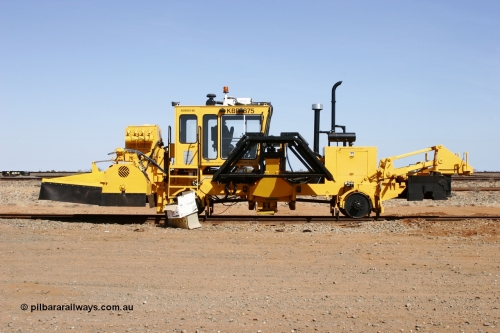 051001 5668
Flash Butt yard, a newly delivered Knox Kershaw KBR 875 ballast regulator serial 015-875-05. 1st October 2005.
Keywords: Knox-Kershaw;KBR-875;track-machine;