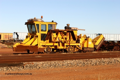060429 3768
Flash Butt yard, an unidentified ballast regulator. 29th April 2006.
Keywords: track-machine;
