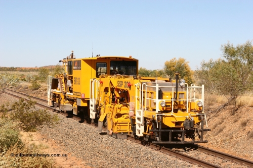 060811 7966
North of Gillam is track machine BR 33 a Plasser Australia ballast regulator model SSP 302 serial M486. 11th August 2006.
Keywords: BR33;Plasser-Australia;SSP-302;M486;track-machine;
