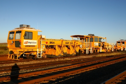 080621 2807
Walla back track, BHP track machine BR 34 a Plasser Australia unit model 305 serial M490. 21st June 2008.
Keywords: BR34;Plasser-Australia;SSP-305;M490;track-machine;