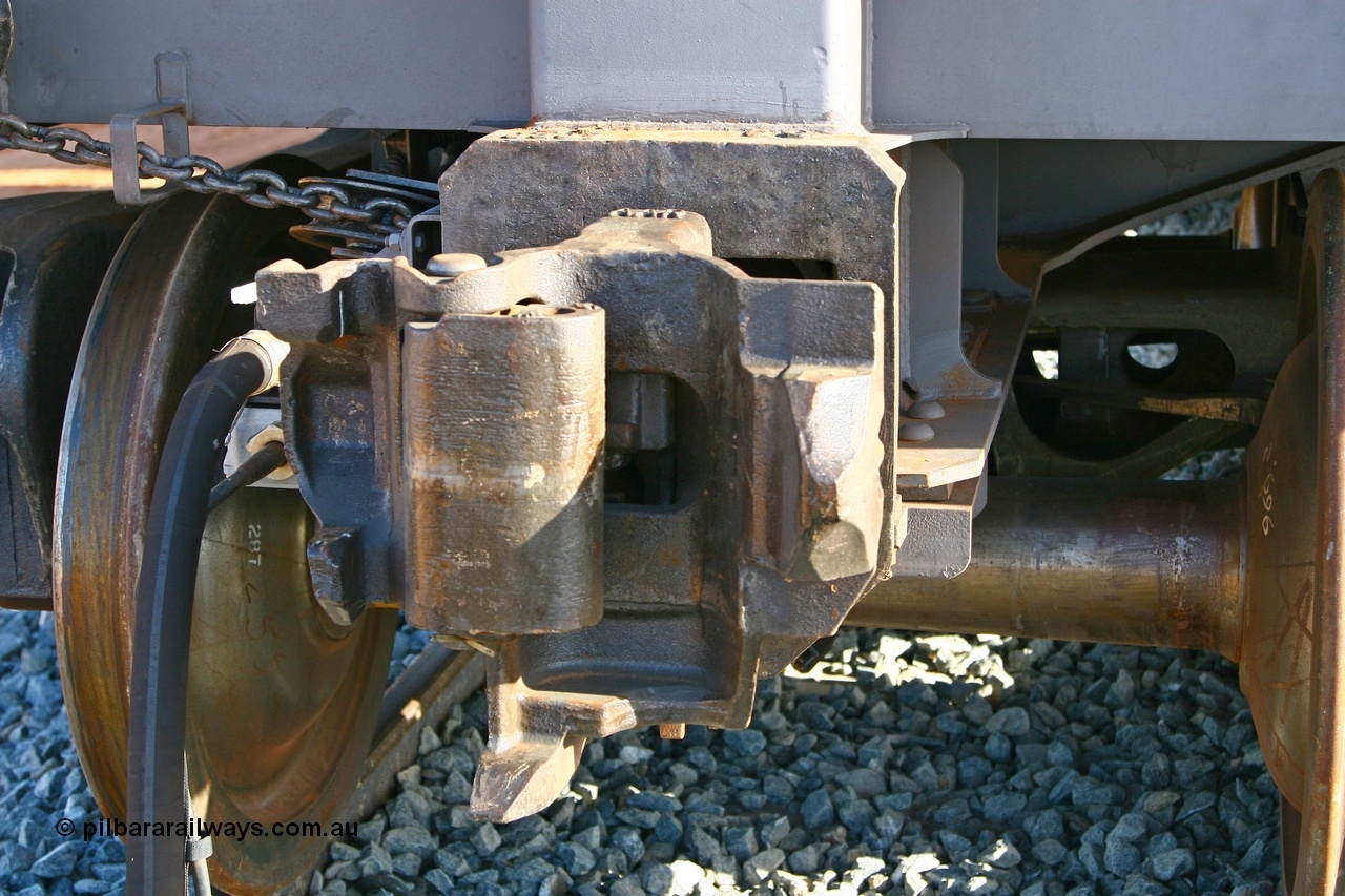 080116 1382
Chapman Siding looking at the F type Interlock coupler on 1395. Hand brake chain and hose bag and electric jumper cable on the left.
Keywords: 1395;CSR-Zhuzhou-Rolling-Stock-Works-China;FMG-ore-waggon;