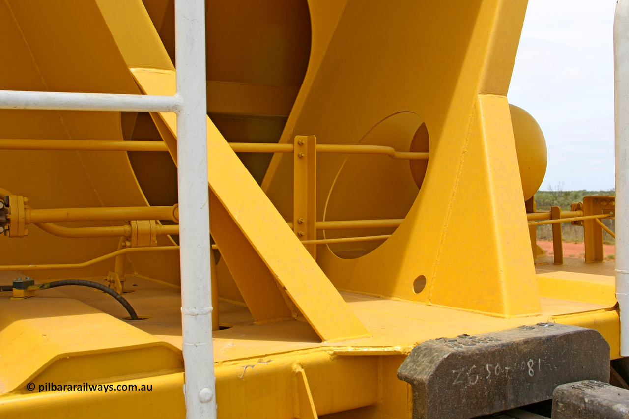 081225 0571
Barker Siding, one of FMG's thirty five ballast waggons, BH 11, non-handbrake end piping view, 100 tonne capacity, built in China by CSR at the Yangtze Rolling Stock Company in 2008. December 25, 2008.
Keywords: BH11;CSR-Yangtze-Rolling-Stock-Co-China;FMG-ballast-waggon;