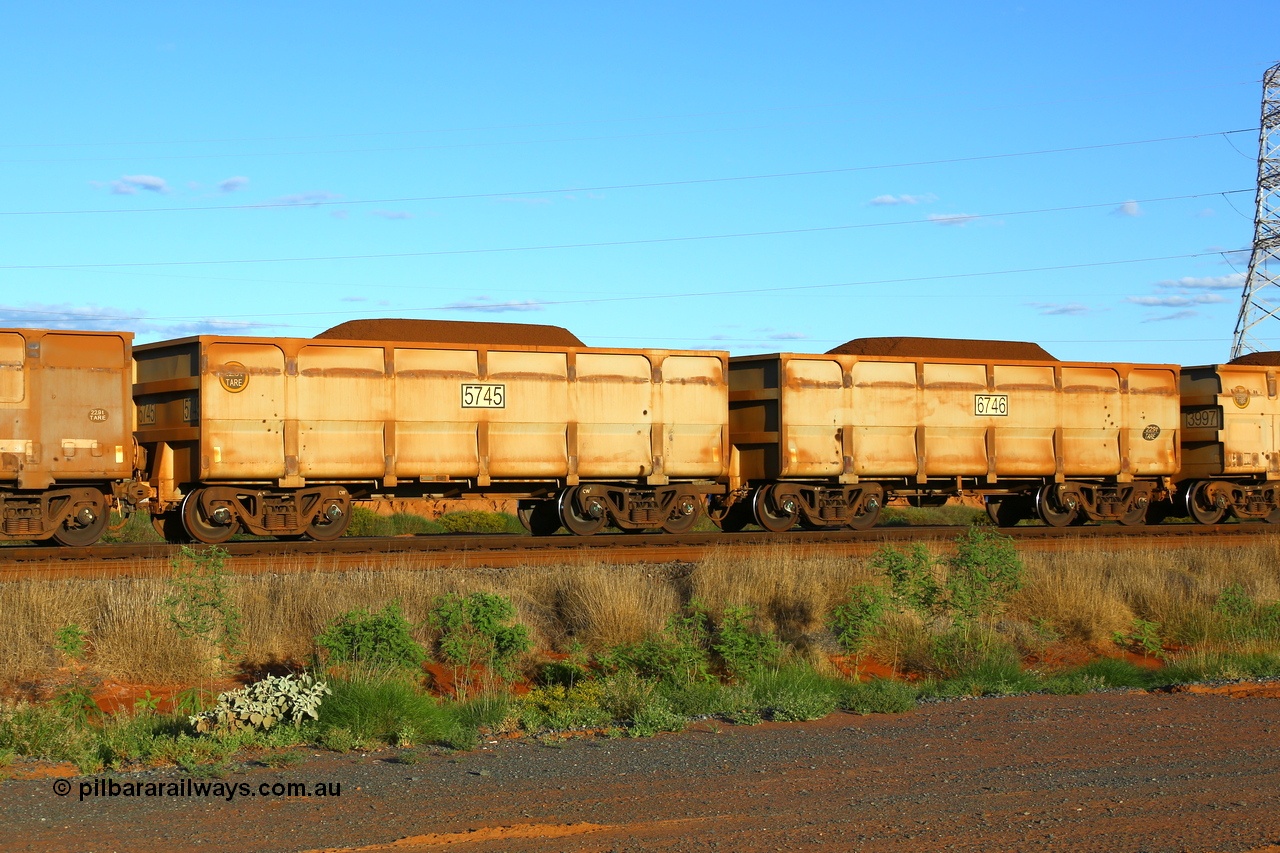 210321 9302
Boodarie on the 5 km curve loaded FMG ore waggon pair 5745 and 6746 were built by CSR Yangtze with a prototype pressed lower panels. This pair is the same as 3005 - 4006. 21st March 2021.
Keywords: CSR-Yangtze-Rolling-Stock-Co-China;