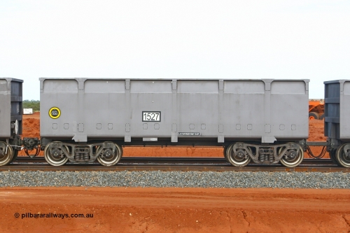 01527 080304 2205
Thomas Yard, down the rail welding end, side view of slave waggon 1527, the yellow circle around the tare weight 22.6 t indicates the rotary coupler end, built by China Southern or CSR at their Zhuzhou Rolling Stock Works in China in 2007. 4th March 2008.
Keywords: 1527;CSR-Zhuzhou-Rolling-Stock-Works-China;FMG-ore-waggon;