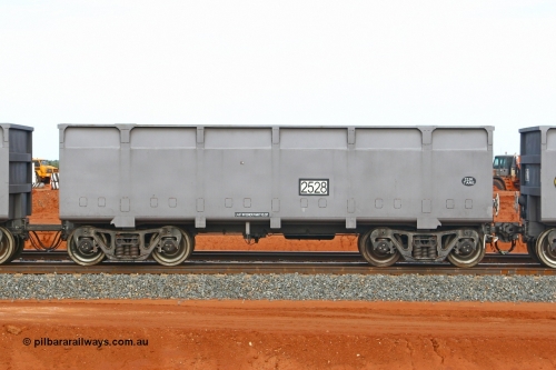 02528 080304 2206
Thomas Yard, down the rail welding end, side view of control waggon 2528, built by China Southern or CSR at their Zhuzhou Rolling Stock Works in China in 2007. 4th March 2008.
Keywords: 2528;CSR-Zhuzhou-Rolling-Stock-Works-China;FMG-ore-waggon;