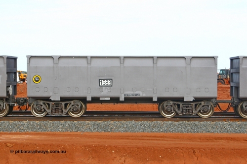 01583 080304 2209
Thomas Yard, down the rail welding end, side view of slave waggon 1583, the yellow circle around the tare weight 22.6 t indicates the rotary coupler end, built by China Southern or CSR at their Zhuzhou Rolling Stock Works in China in 2007. 4th March 2008.
Keywords: 1583;CSR-Zhuzhou-Rolling-Stock-Works-China;FMG-ore-waggon;