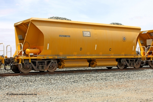 BH 14 081225 0547
Barker Siding, one of FMG's thirty five ballast waggons, BH 14, 100 tonne capacity, built in China by CSR at the Yangtze Rolling Stock Company in 2008. December 25, 2008.
Keywords: BH14;CSR-Yangtze-Rolling-Stock-Co-China;FMG-ballast-waggon;