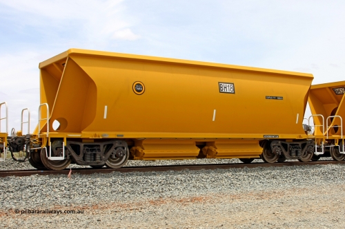 BH 18 081225 0551
Barker Siding, one of FMG's thirty five ballast waggons, BH 18, 100 tonne capacity, built in China by CSR at the Yangtze Rolling Stock Company in 2008. December 25, 2008.
Keywords: BH18;CSR-Yangtze-Rolling-Stock-Co-China;FMG-ballast-waggon;