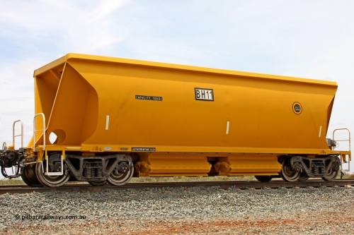 BH 11 081225 0563
Barker Siding, one of FMG's thirty five ballast waggons, BH 11, 100 tonne capacity, built in China by CSR at the Yangtze Rolling Stock Company in 2008. December 25, 2008.
Keywords: BH11;CSR-Yangtze-Rolling-Stock-Co-China;FMG-ballast-waggon;