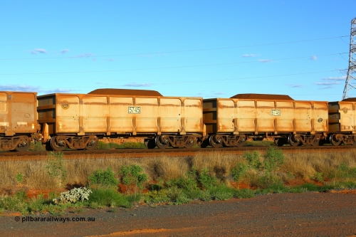 05745-06746 210321 9302
Boodarie on the 5 km curve loaded FMG ore waggon pair 5745 and 6746 were built by CSR Yangtze with a prototype pressed lower panels. This pair is the same as 3005 - 4006. 21st March 2021.
Keywords: CSR-Yangtze-Rolling-Stock-Co-China