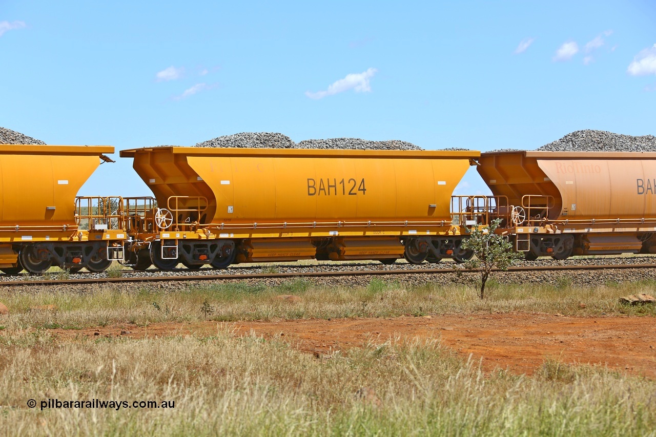210322 9566
Near Gecko on Rio Tinto's Dampier - Tom Price line is Chinese built ballast waggon BAH 124 on a loaded ballast rake. Location is roughly [url=https://goo.gl/maps/XZkGLreipQwHrTjw9]here[/url]. 22nd March 2021.
Keywords: BAH-type;BAH124;Rio-ballast-waggon;