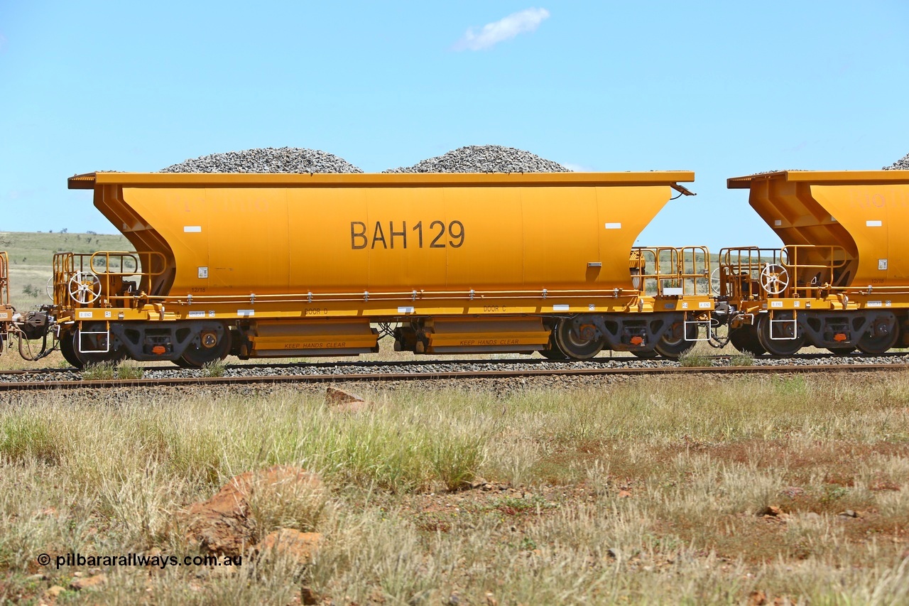 210322 9568
Near Gecko on Rio Tinto's Dampier - Tom Price line is Chinese built ballast waggon BAH 129 on a loaded ballast rake. Location is roughly [url=https://goo.gl/maps/XZkGLreipQwHrTjw9]here[/url]. 22nd March 2021.
Keywords: BAH-type;BAH129;Rio-ballast-waggon;
