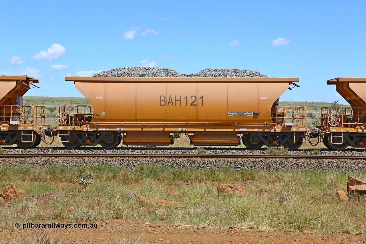 210322 9574
Near Gecko on Rio Tinto's Dampier - Tom Price line is Chinese built ballast waggon BAH 121 on a loaded ballast rake. Location is roughly [url=https://goo.gl/maps/XZkGLreipQwHrTjw9]here[/url]. 22nd March 2021.
Keywords: BAH-type;BAH121;Rio-ballast-waggon;