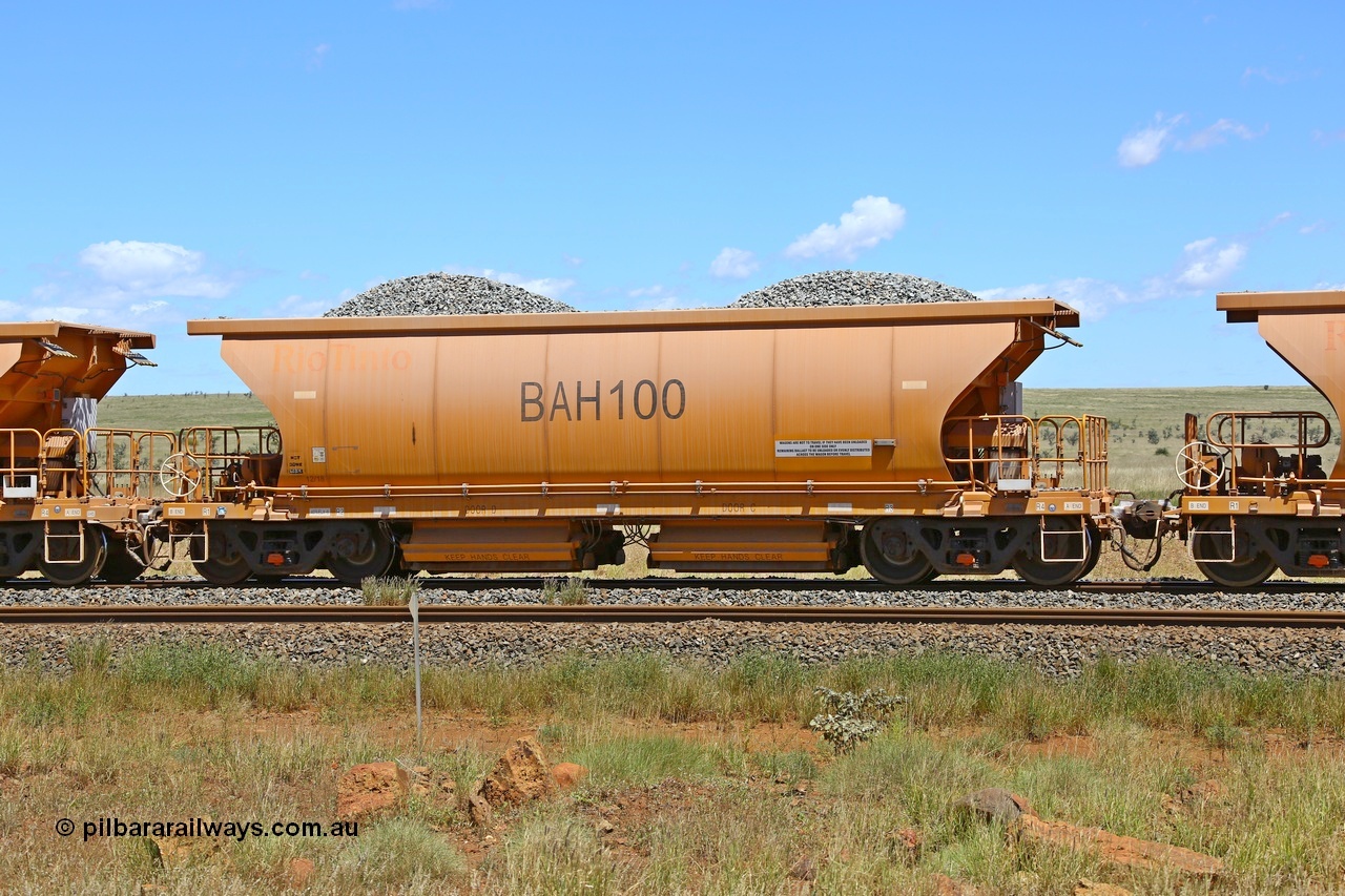 210322 9576
Near Gecko on Rio Tinto's Dampier - Tom Price line is Chinese built ballast waggon BAH 100 on a loaded ballast rake. Location is roughly [url=https://goo.gl/maps/XZkGLreipQwHrTjw9]here[/url]. 22nd March 2021.
Keywords: BAH-type;BAH100;Rio-ballast-waggon;
