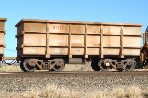 1664 050110 162922
Dugite Siding, Robe River empty Bradken built S series control waggon 1664 with a build date of December 2001. January 10, 2005.
Keywords: 1664;S-series;Bradken-Rail-Qld;Rio-ore-waggon;