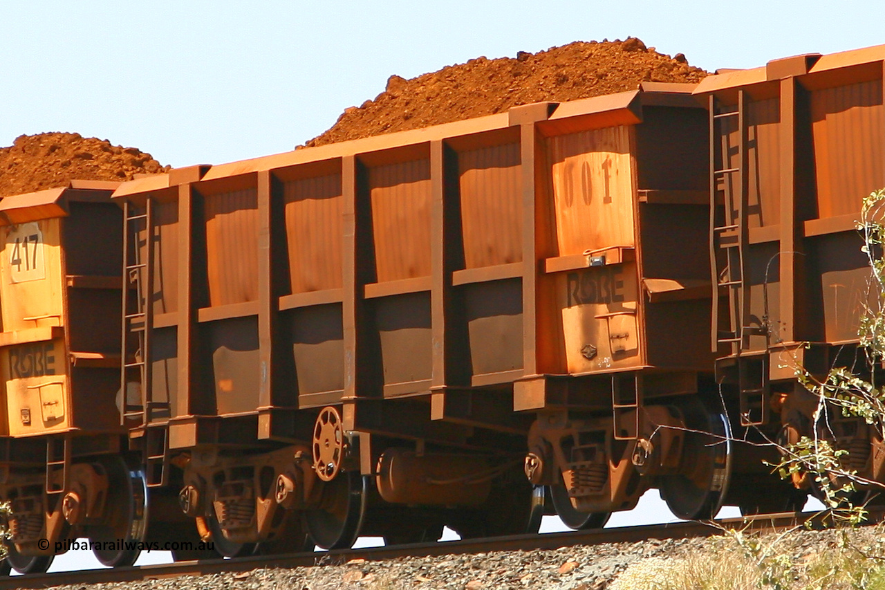 0001 070916 0995
Robe River ore waggon 001, built by Nippon Sharyo Nihon, rotary coupler end handbrake side loaded view, from below. Maitland Siding, September 16, 2007.
Keywords: 001;Nippon-Sharyo-Nihon;Robe-ore-waggon;