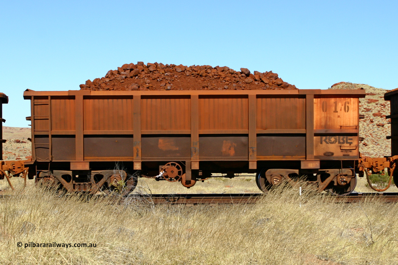 0016 060722 7511
Robe River ore waggon 016, built by Nippon Sharyo Nihon, handbrake side loaded view at the 78.8 km between Western Creek and Maitland on the Deepdale line. July 22, 2006.
Keywords: 016;Nippon-Sharyo-Nihon;Robe-ore-waggon