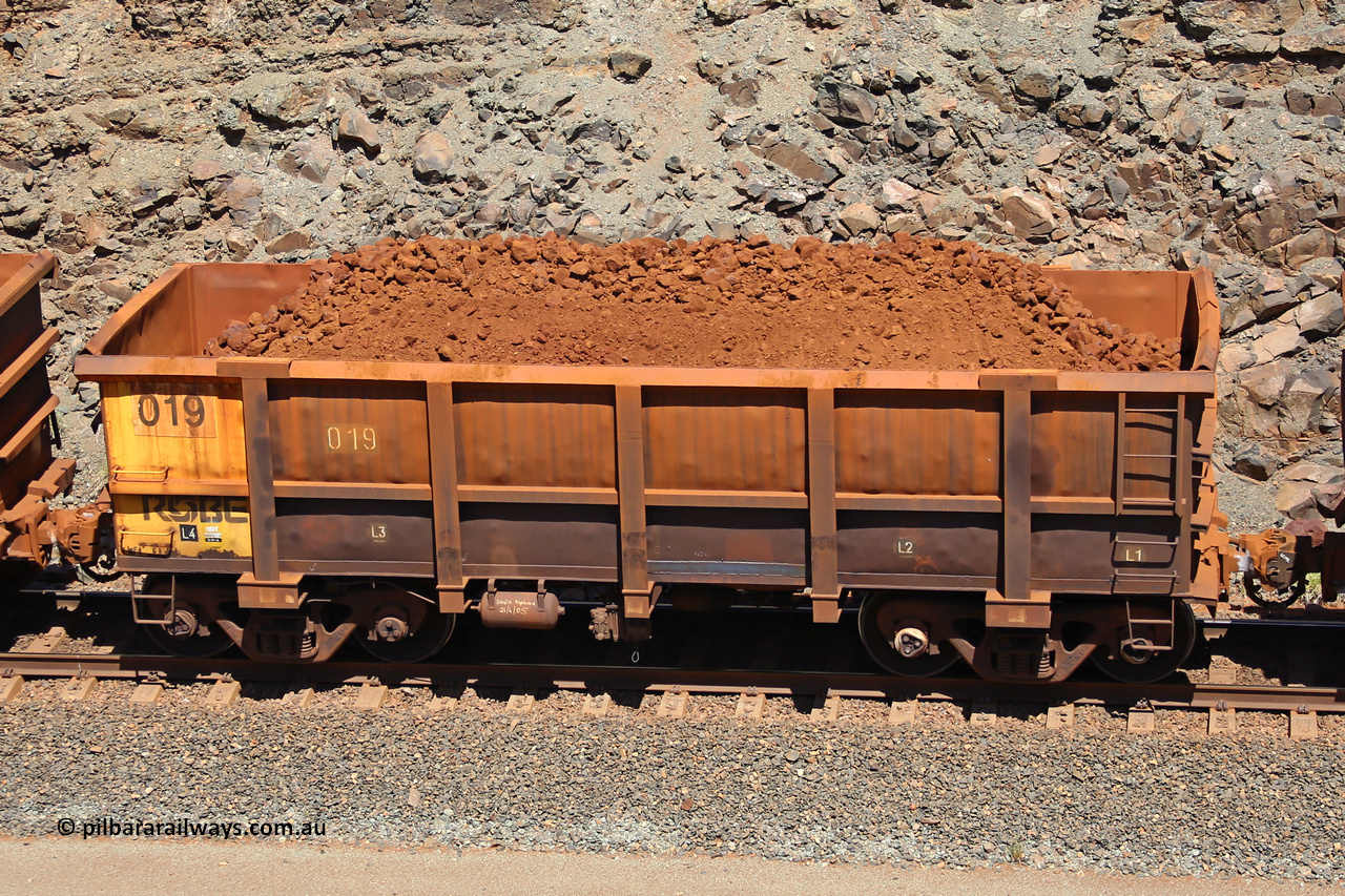 0019 160306 1517
Robe River ore waggon 019, built by Nippon Sharyo Nihon, fixed coupler non-handbrake side loaded view at the 45 km, Harding Siding on the Cape Lambert line. March 6, 2016.
Keywords: 019;Nippon-Sharyo-Nihon;Robe-ore-waggon;