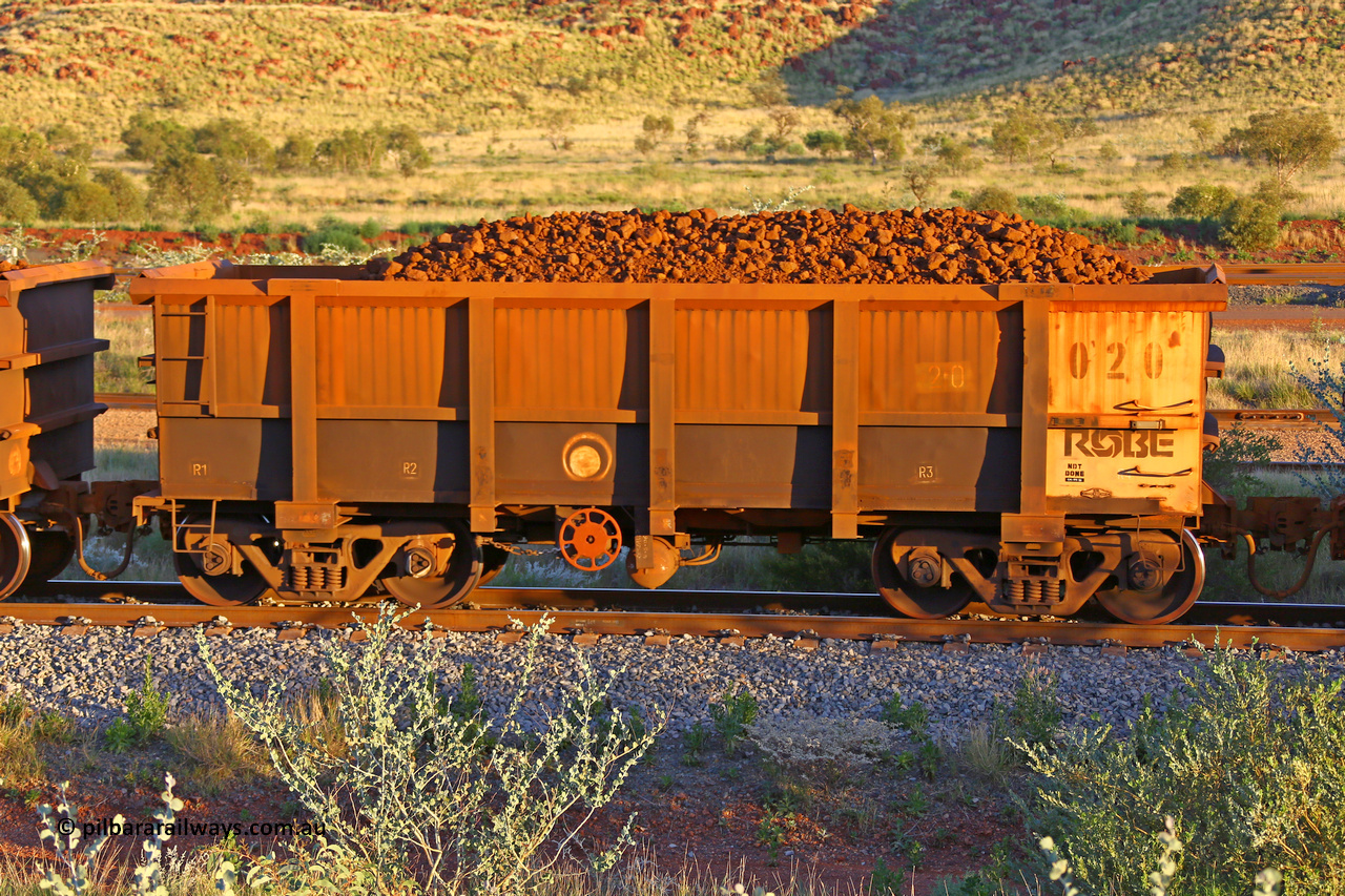 0020 170513 8722
Robe River ore waggon 020, built by Nippon Sharyo Nihon, handbrake side loaded view, Cape Lambert yard, May 13, 2017.
Keywords: 020;Nippon-Sharyo-Nihon;Robe-ore-waggon;