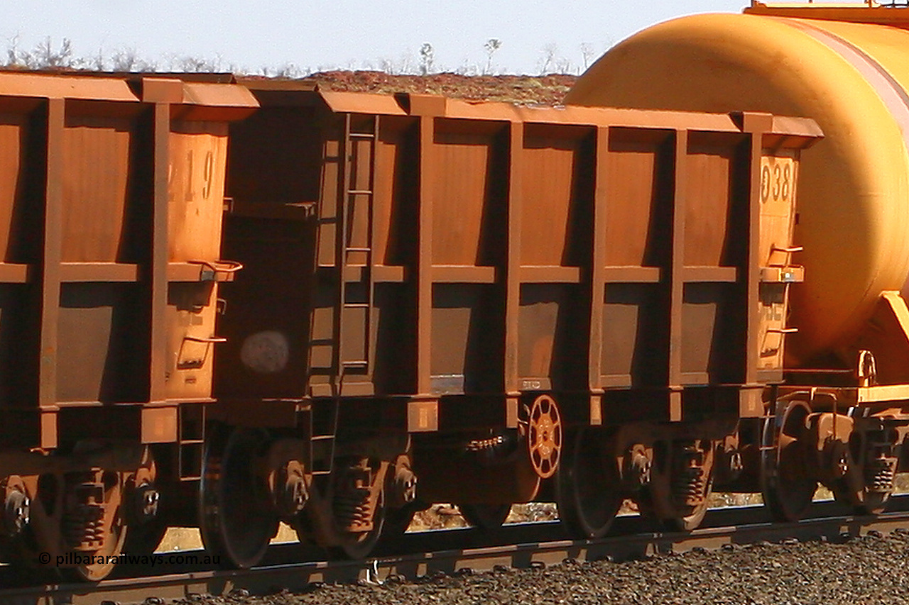 0038 070915 0885
Robe River ore waggon 038, built by Nippon Sharyo Nihon, fixed coupler handbrake side empty view at the 73 km between Western Creek and Maitland on the Deepdale line. September 15, 2007.
Keywords: 038;Nippon-Sharyo-Nihon;Robe-ore-waggon;