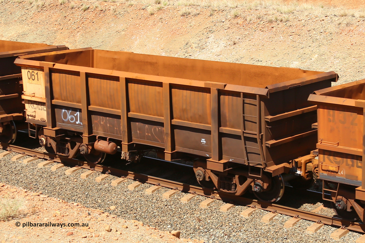 0061 160306 1356
Robe River ore waggon 061, built by Nippon Sharyo Nihon, fixed coupler non-handbrake side empty view at Greenpool on the Cape Lambert line. March 6, 2016.
Keywords: 061;Nippon-Sharyo-Nihon;Robe-ore-waggon;