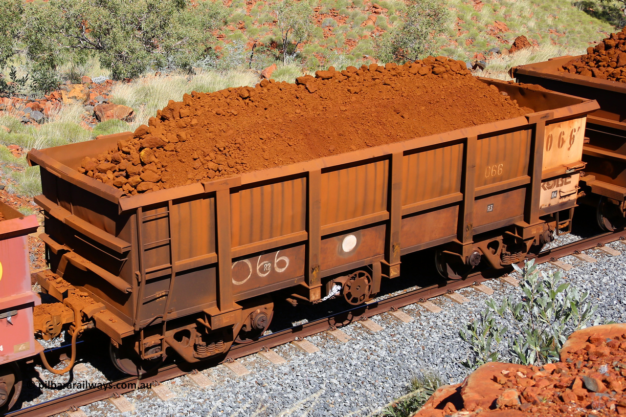 0066 180616 1865
Robe River ore waggon 066, built by Nippon Sharyo Nihon, fixed coupler handbrake side loaded view at Maitland Siding on the Deepdale line, June 16, 2018.
Keywords: 066;Nippon-Sharyo-Nihon;Robe-ore-waggon;