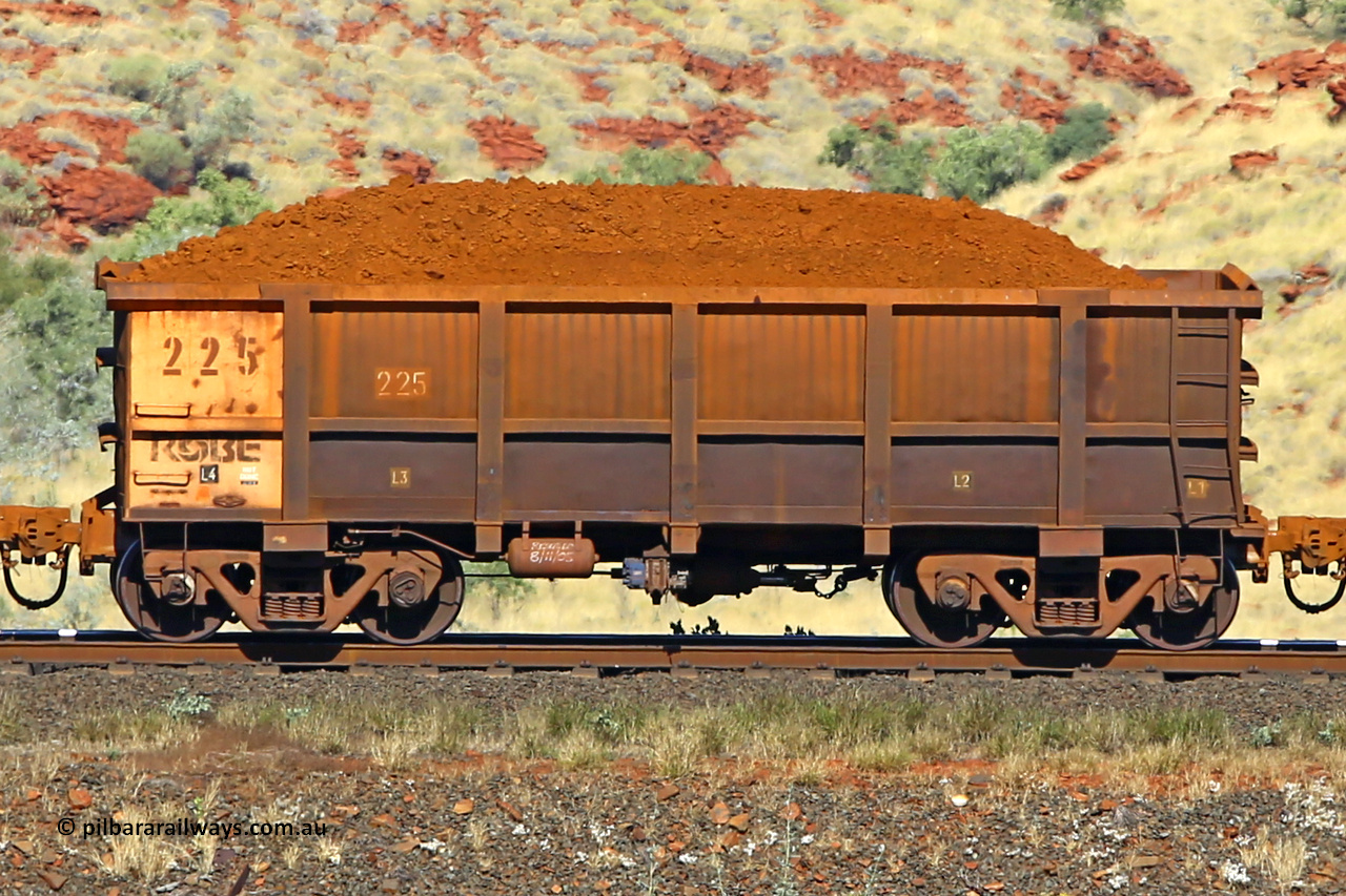 0225 170728 09946
Robe River ore waggon 225, built by Nippon Sharyo Nihon, non-handbrake side loaded view at the 72 km, Western Creek on the Deepdale line. July 28, 2017.
Keywords: 225;Nippon-Sharyo-Nihon;Robe-ore-waggon;