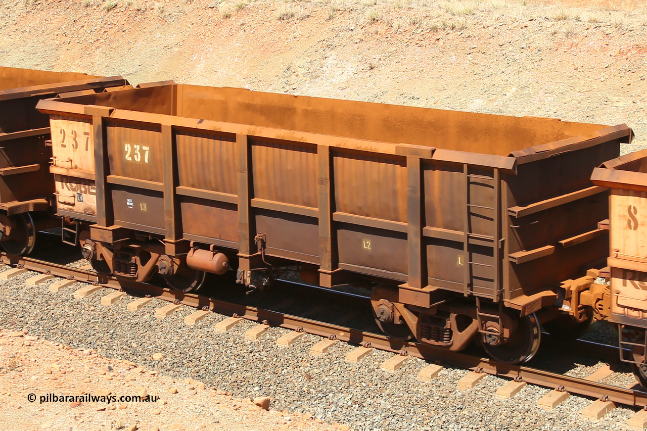 0237 160306 1262
Robe River ore waggon 237, built by Nippon Sharyo Nihon, fixed coupler non-handbrake side empty view at Greenpool on the Cape Lambert line. March 6, 2016.
Keywords: 237;Nippon-Sharyo-Nihon;Robe-ore-waggon;
