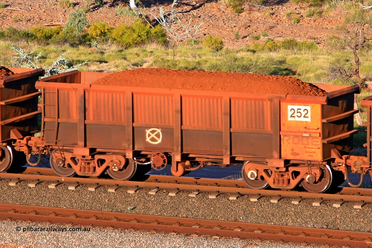 0252 110602 1713
Robe River ore waggon 252, built by Nippon Sharyo Nihon, rotary coupler end handbrake side loaded view at the 71 km, Western Creek on the Deepdale line. June 2, 2011.
Keywords: 252;Nippon-Sharyo-Nihon;Robe-ore-waggon;