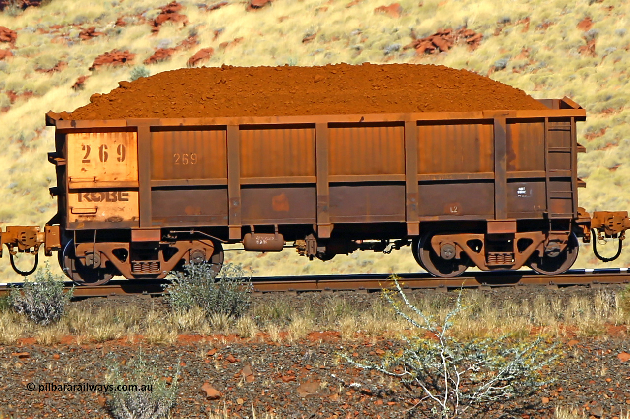 0269 170728 09934
Robe River ore waggon 269, built by Nippon Sharyo Nihon, non-handbrake side loaded partial view at the 72 km, Western Creek on the Deepdale line. July 28, 2017.
Keywords: 269;Nippon-Sharyo-Nihon;Robe-ore-waggon;