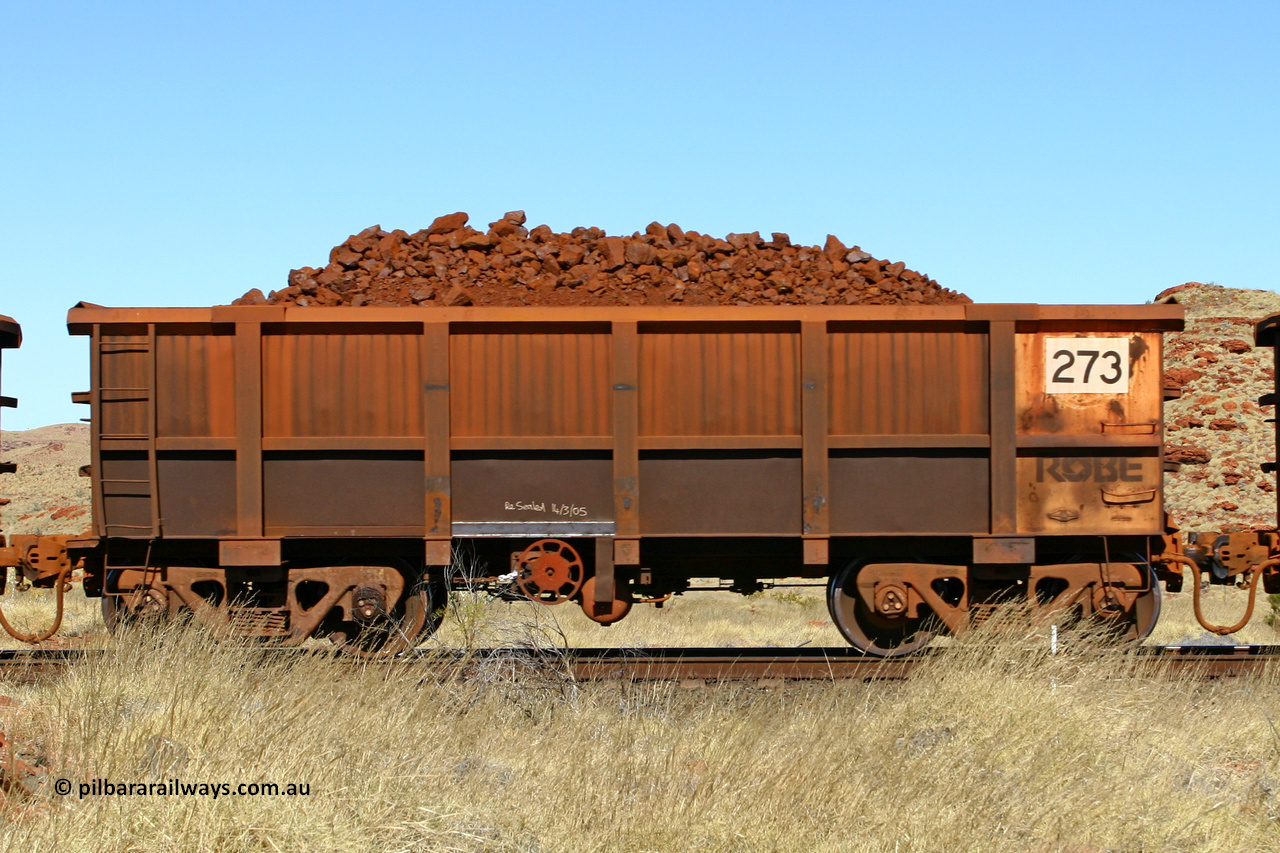 0273 060722 7513
Robe River ore waggon 273, built by Nippon Sharyo Nihon, handbrake side loaded view at the 78.8 km between Western Creek and Maitland on the Deepdale line. July 22, 2006.
Keywords: 273;Nippon-Sharyo-Nihon;Robe-ore-waggon;