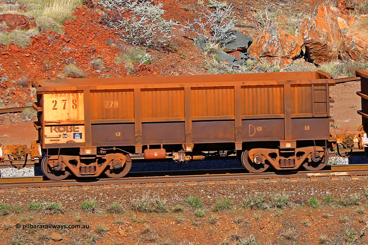 0278 180616 1733
Robe River ore waggon 278, built by Nippon Sharyo Nihon, rotary coupler end non-handbrake side empty view at the 38 km, Harding on the Cape Lambert line, June 16, 2018.
Keywords: 278;Nippon-Sharyo-Nihon;Robe-ore-waggon;