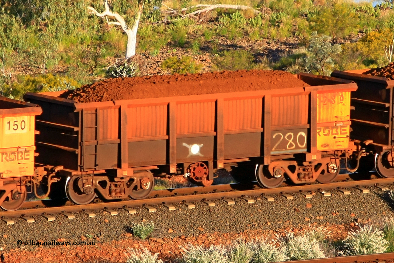 0280 110602 1598
Robe River ore waggon 280, built by Nippon Sharyo Nihon, fixed coupler handbrake side loaded view at the 71 km, Western Creek on the Deepdale line. June 2, 2011.
Keywords: 280;Nippon-Sharyo-Nihon;Robe-ore-waggon;